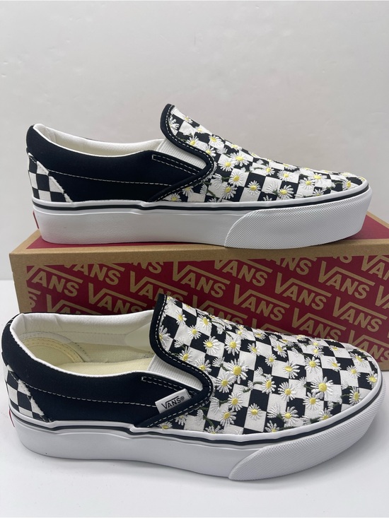 Vans Shoes - Vans Classic Slip-On Platform FLORAL CHECKERBOARD BLACK/WHY
VN000EA9BA2 Sneakers